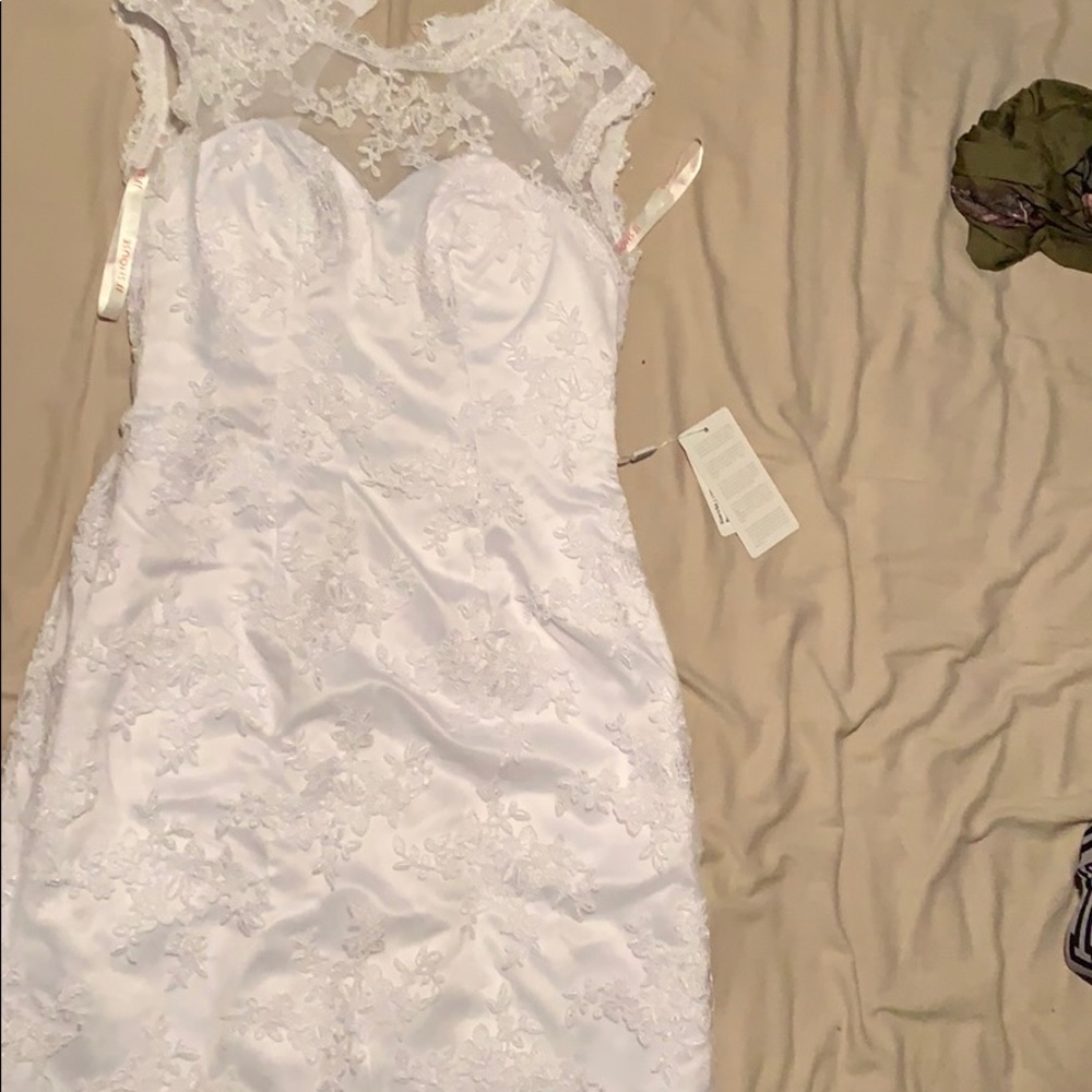 White dress - Picture 2 of 3